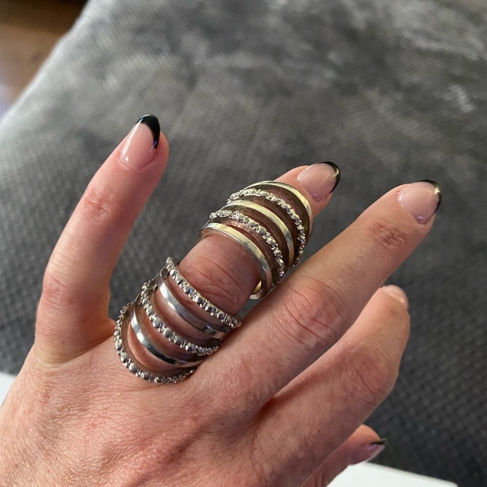 Silver ring - Picture 2 of 4